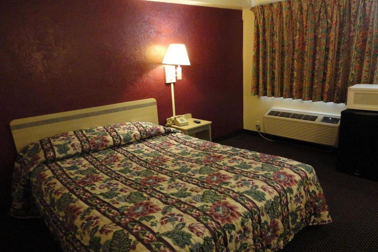 Americas Best Value Inn Батл Крик Экстерьер фото