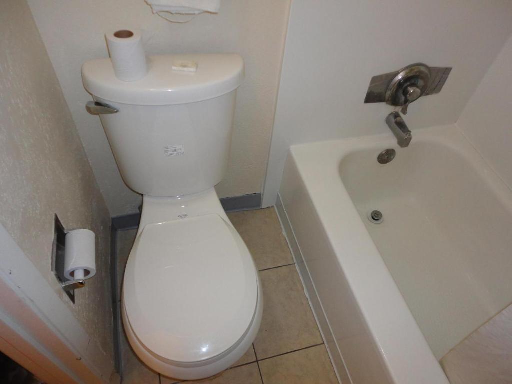 Americas Best Value Inn Батл Крик Номер фото